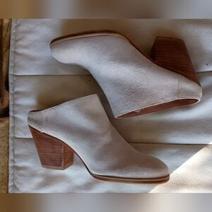 Rachel Comey Pinish Cream Suede Ankle Boots_8